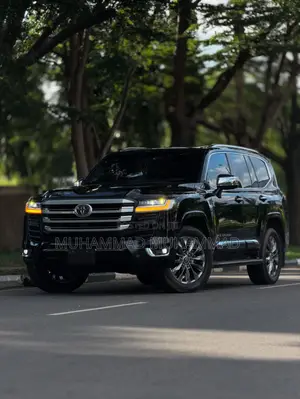 Toyota Land Cruiser LC300 2024 Black