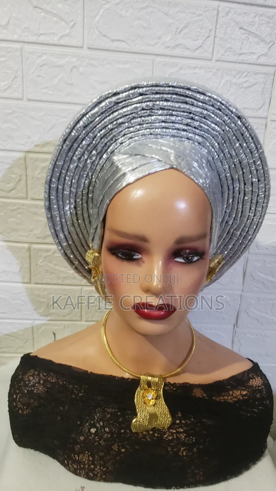 Plain Brocade Round Damask