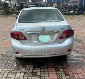 Toyota Corolla LE 4dr Sedan (1.8L 4 cyl 4A) 2009 Silver