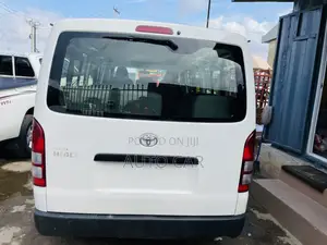 Toyota HiAce 2015 White