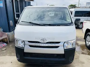 Toyota HiAce 2015 White