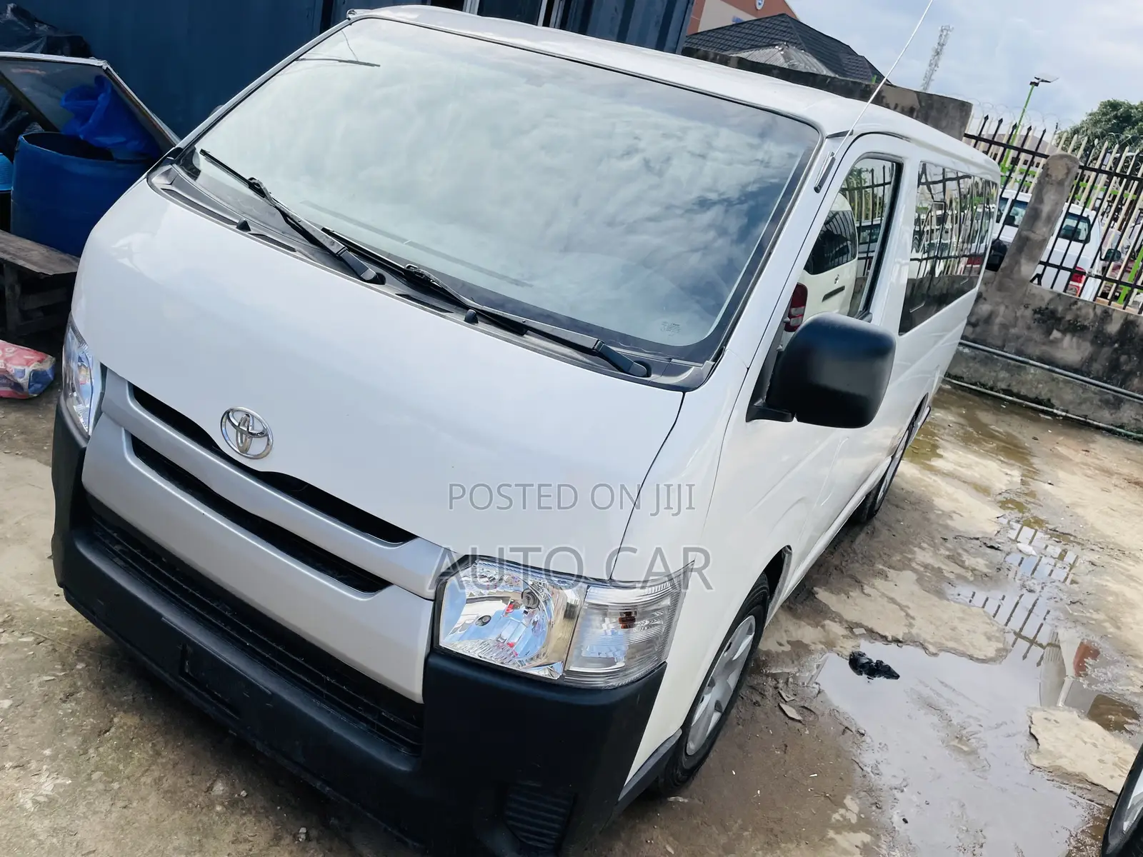Toyota HiAce 2015 White
