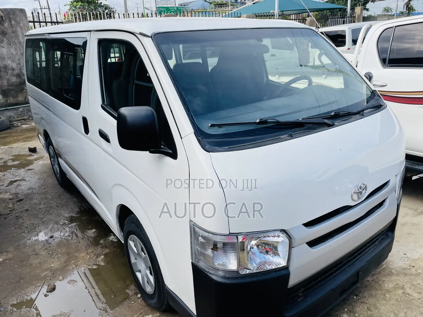 Toyota HiAce 2015 White