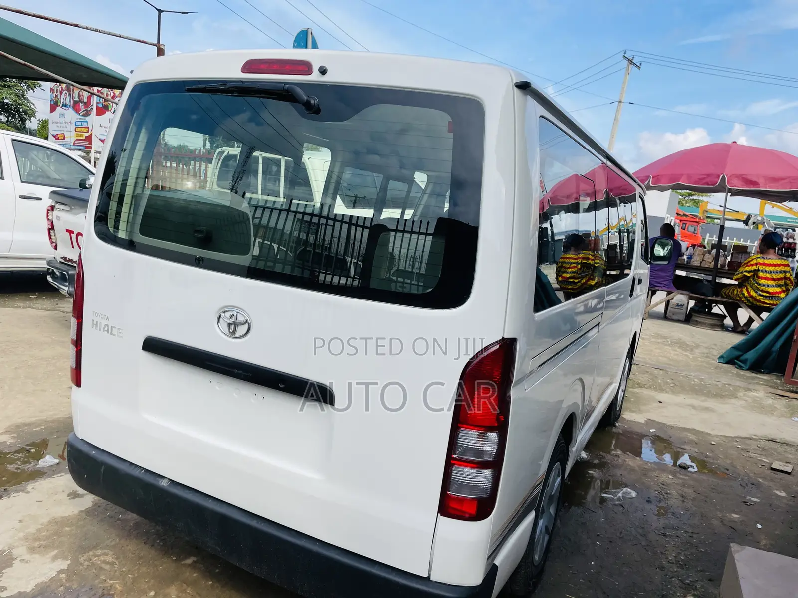 Toyota HiAce 2015 White