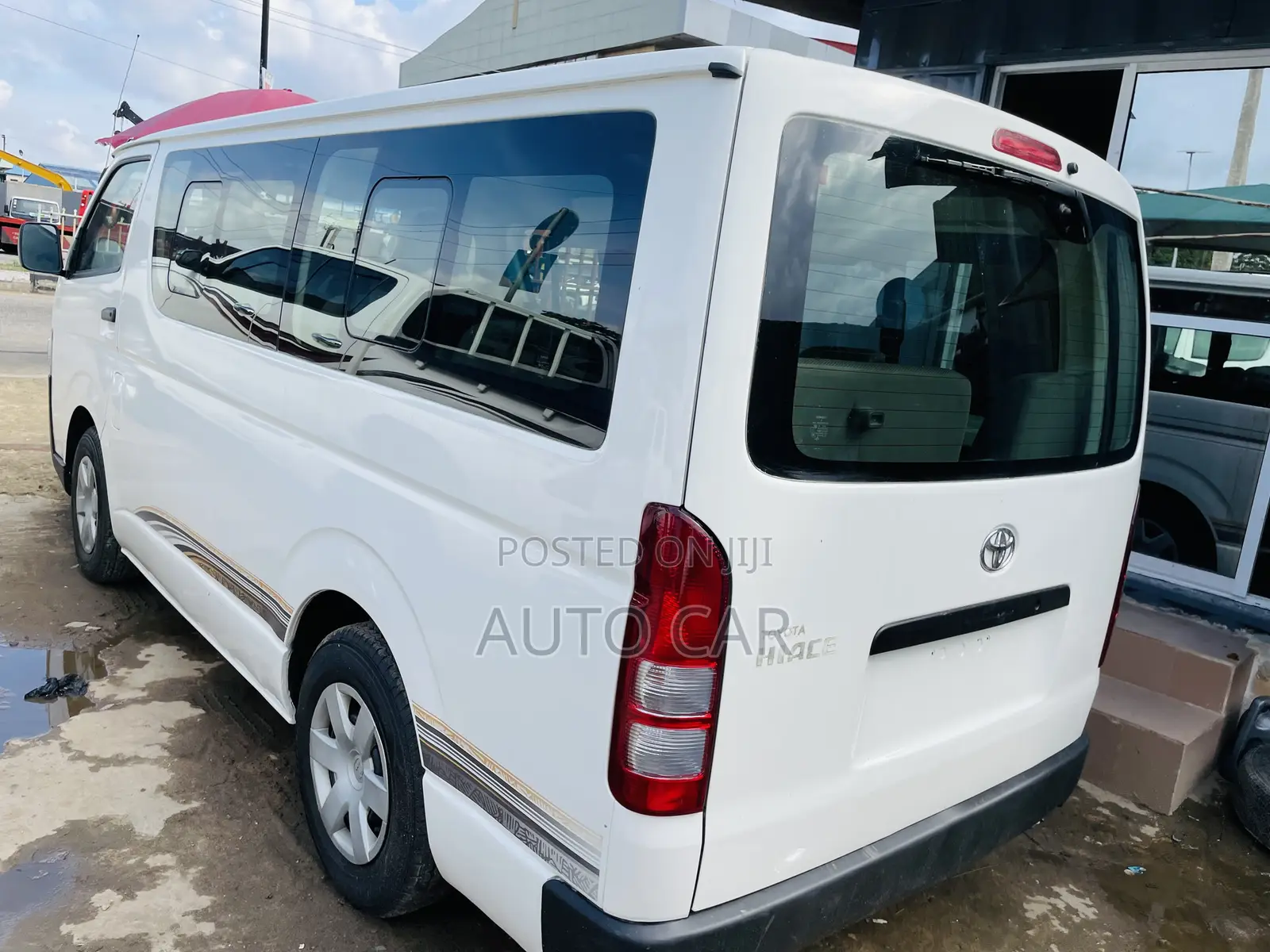 Toyota HiAce 2015 White