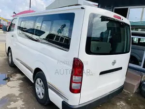 Toyota HiAce 2015 White