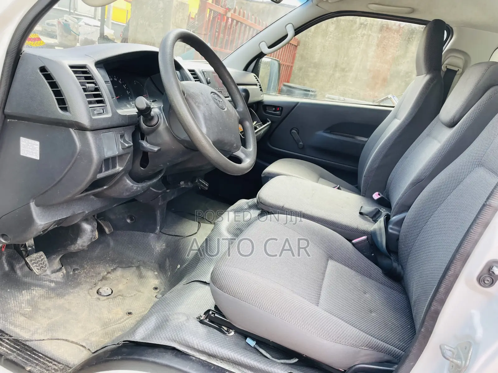 Toyota HiAce 2015 White