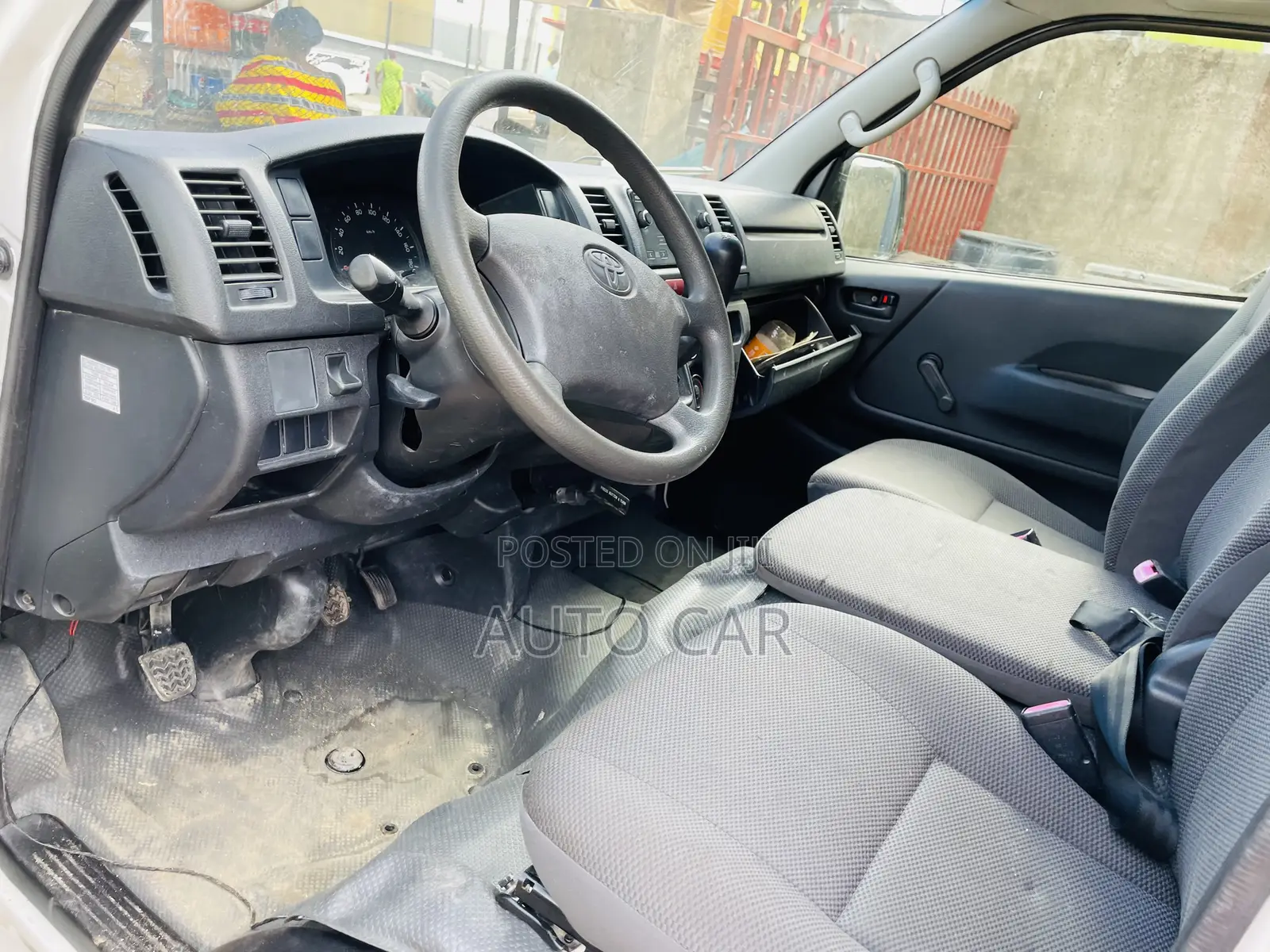Toyota HiAce 2015 White