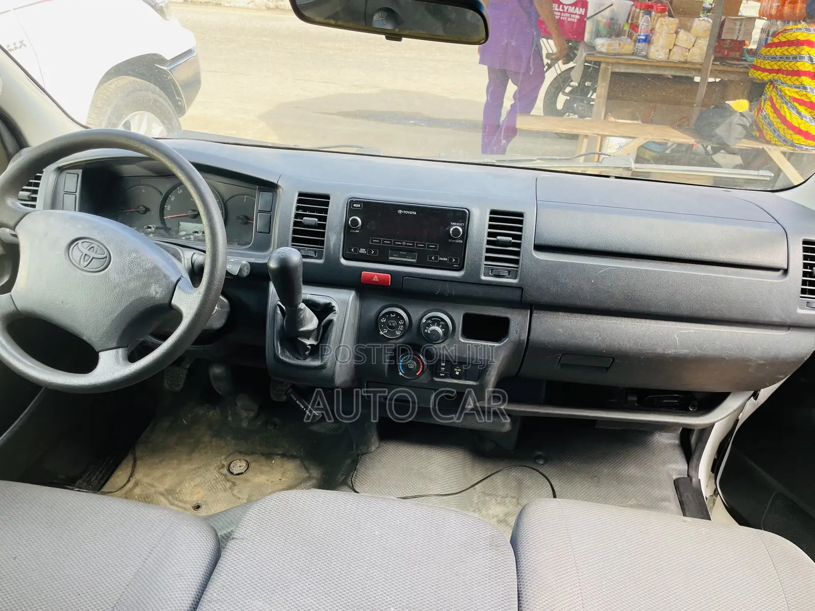 Toyota HiAce 2015 White