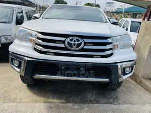 Toyota Hilux 2018 White