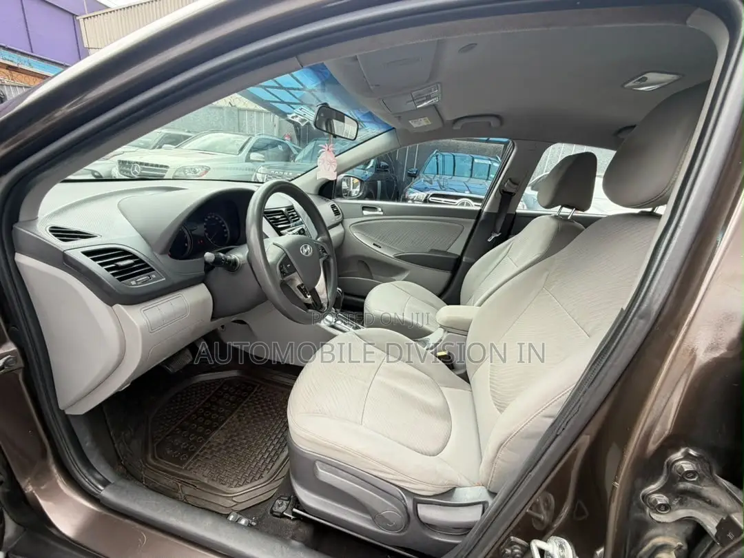 Hyundai Accent 2016 Brown
