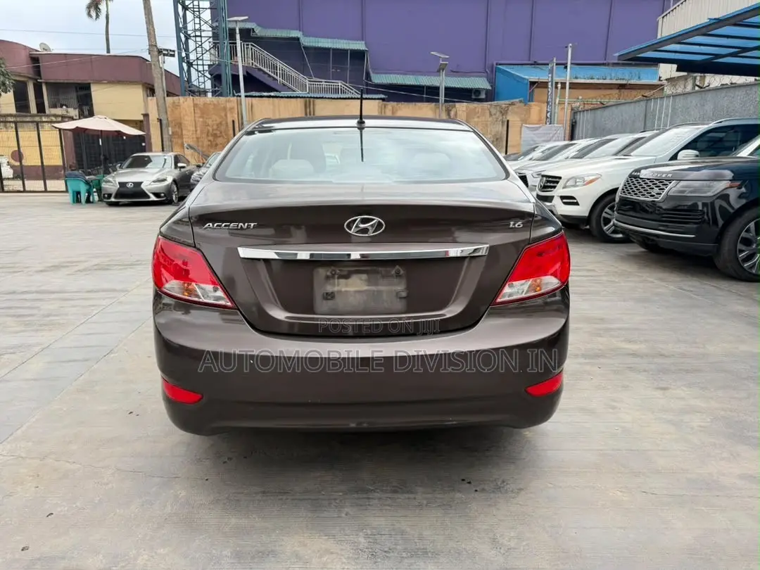 Hyundai Accent 2016 Brown