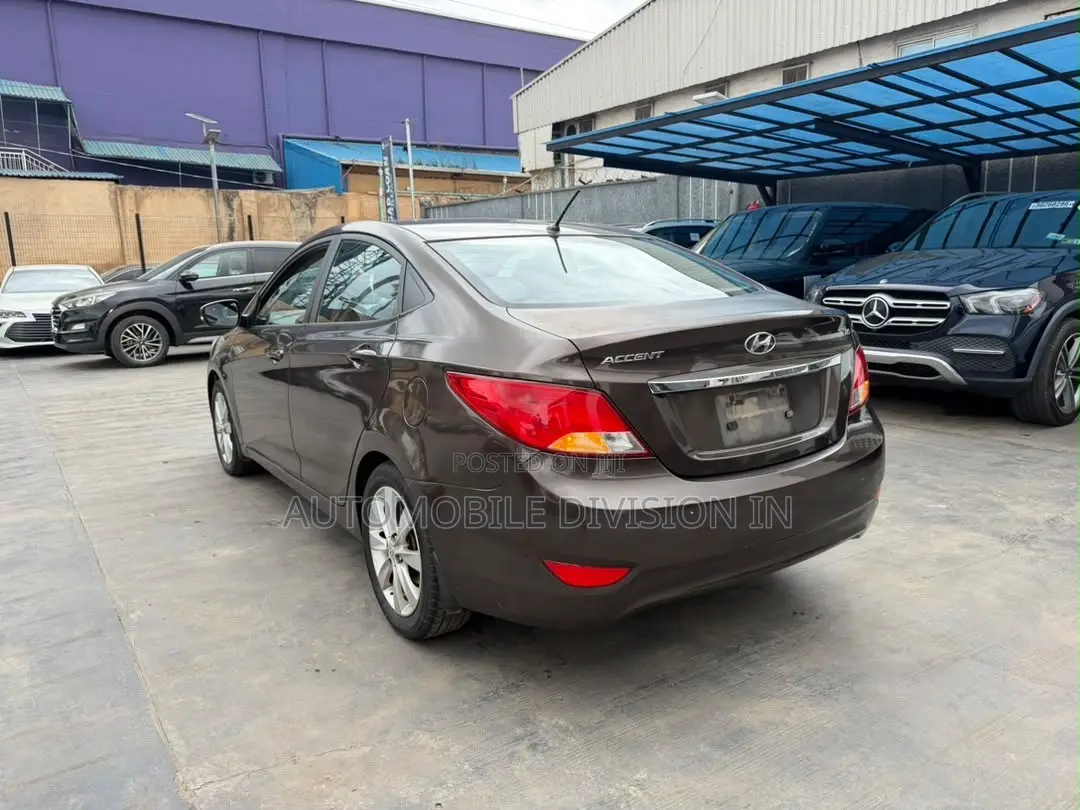 Hyundai Accent 2016 Brown