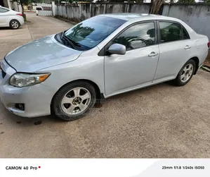 Toyota Corolla 2010 Silver