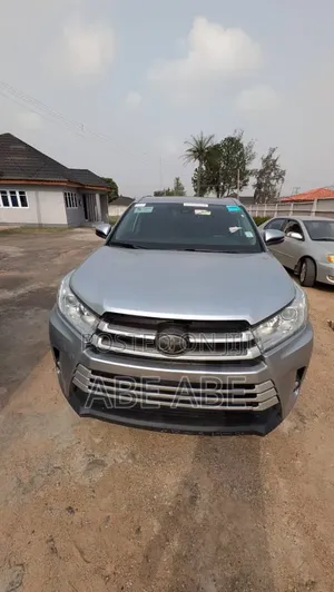 Toyota Highlander XLE 4x4 V6 (3.5L 6cyl 8A) 2018 Silver