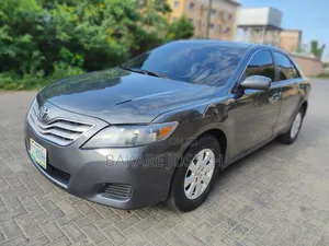 Toyota Camry LE 4dr Sedan (2.5L 4cyl 6AM) 2010 Gray
