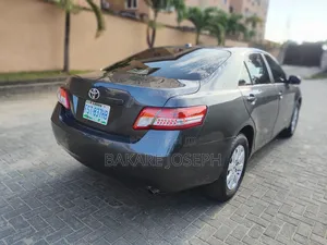 Toyota Camry LE 4dr Sedan (2.5L 4cyl 6AM) 2010 Gray