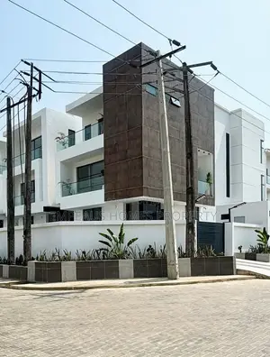 5 Bedroom Fully Detached Duplexe