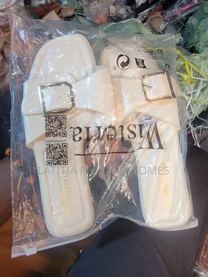 Women’s Stylish Flat Sandals – Elegant Buckle Design
