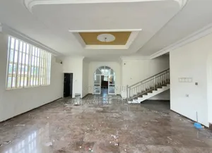 5bdrm Duplex in Not Estate, Maitama for sale