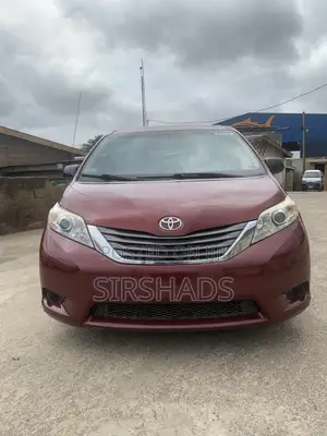 Toyota Sienna 2014 Red