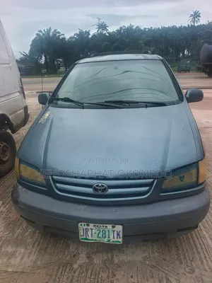 Toyota Sienna LE 2002 Blue