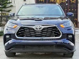 Toyota Highlander XLE 2021 Blue