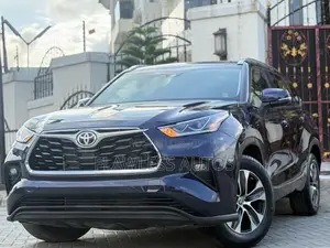 Toyota Highlander XLE 2021 Blue