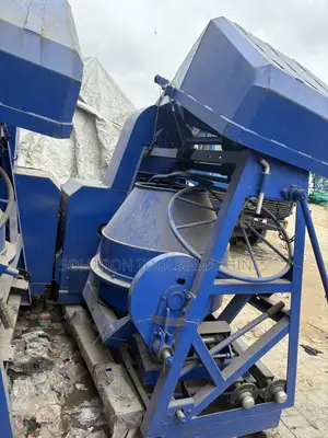 Selfloading Concrete Mixer With Hoist