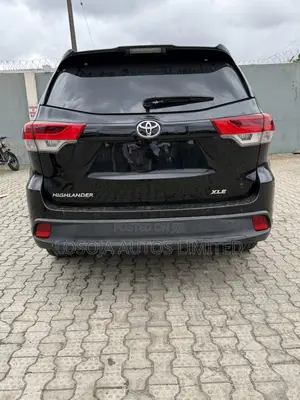 Toyota Highlander XLE V6 4x2 (3.5L 6cyl 6A) 2016 Black