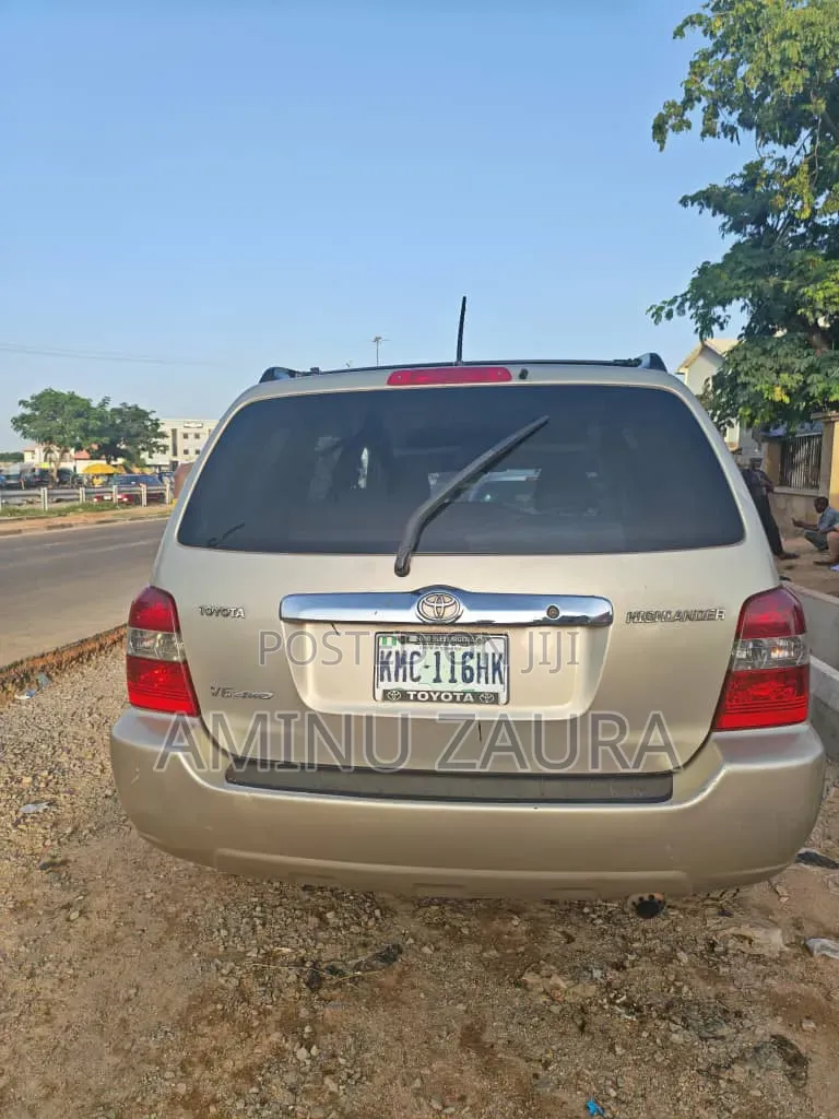 Toyota Highlander 2005 Gold