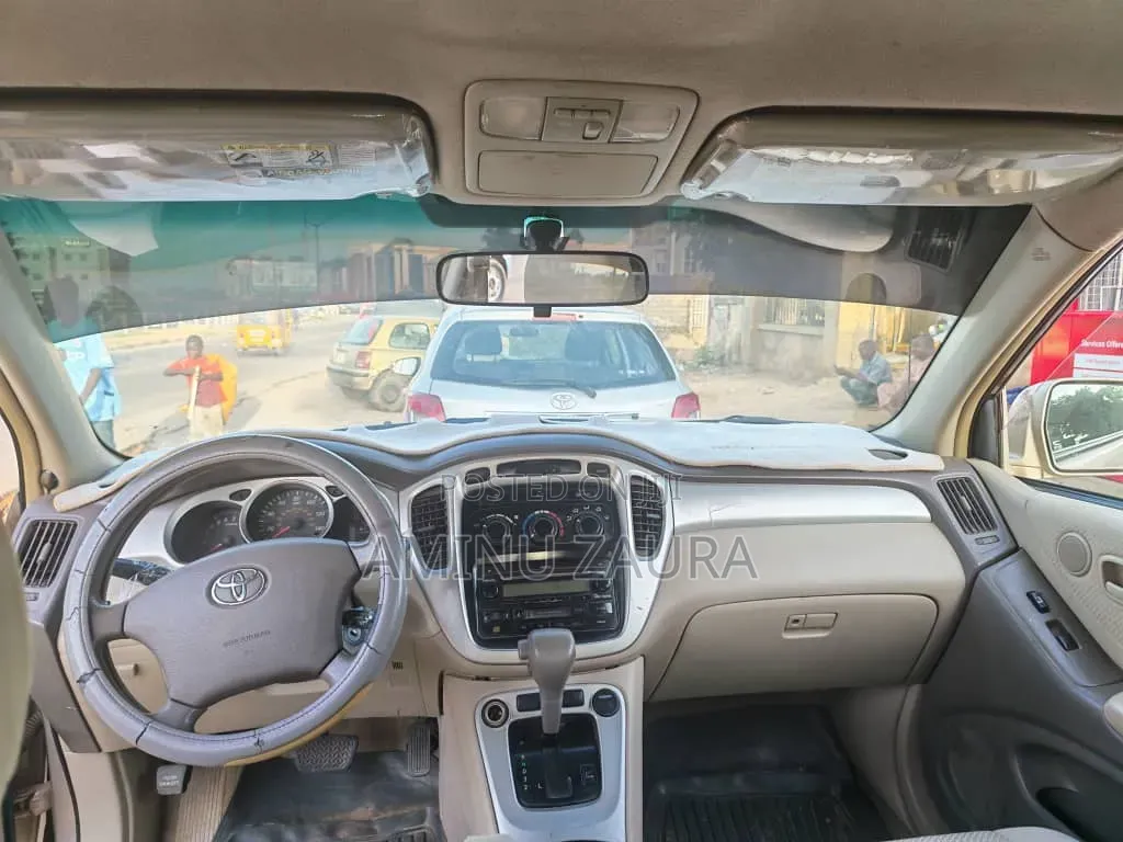 Toyota Highlander 2005 Gold