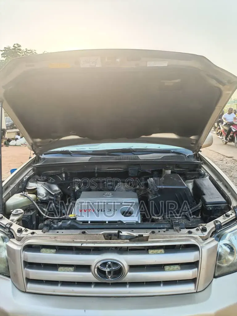Toyota Highlander 2005 Gold