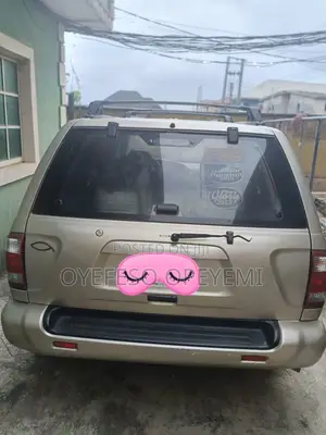 Nissan Pathfinder 2004 Gold