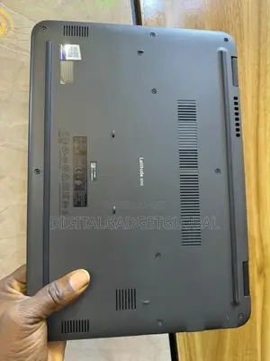 Laptop Dell Latitude 3310 4GB Intel Pentium SSD 60GB