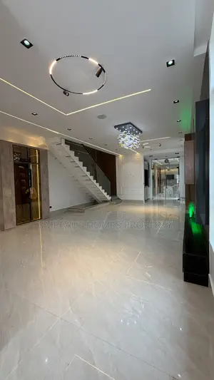 5bdrm Duplex in Chevron for sale
