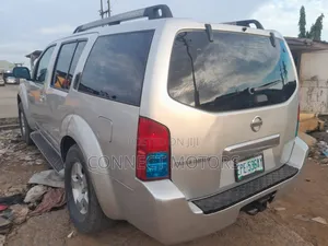 Nissan Pathfinder 2005 Black