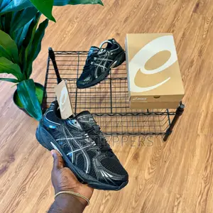 Asics Gel Kahana “Black Silver”