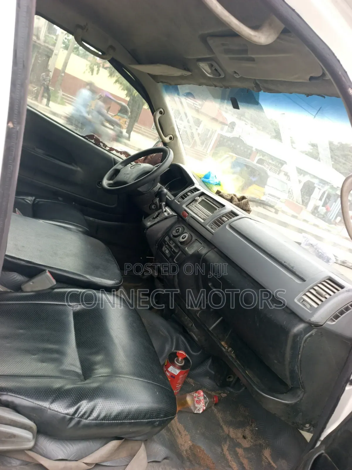 Toyota HiAce 2011 White