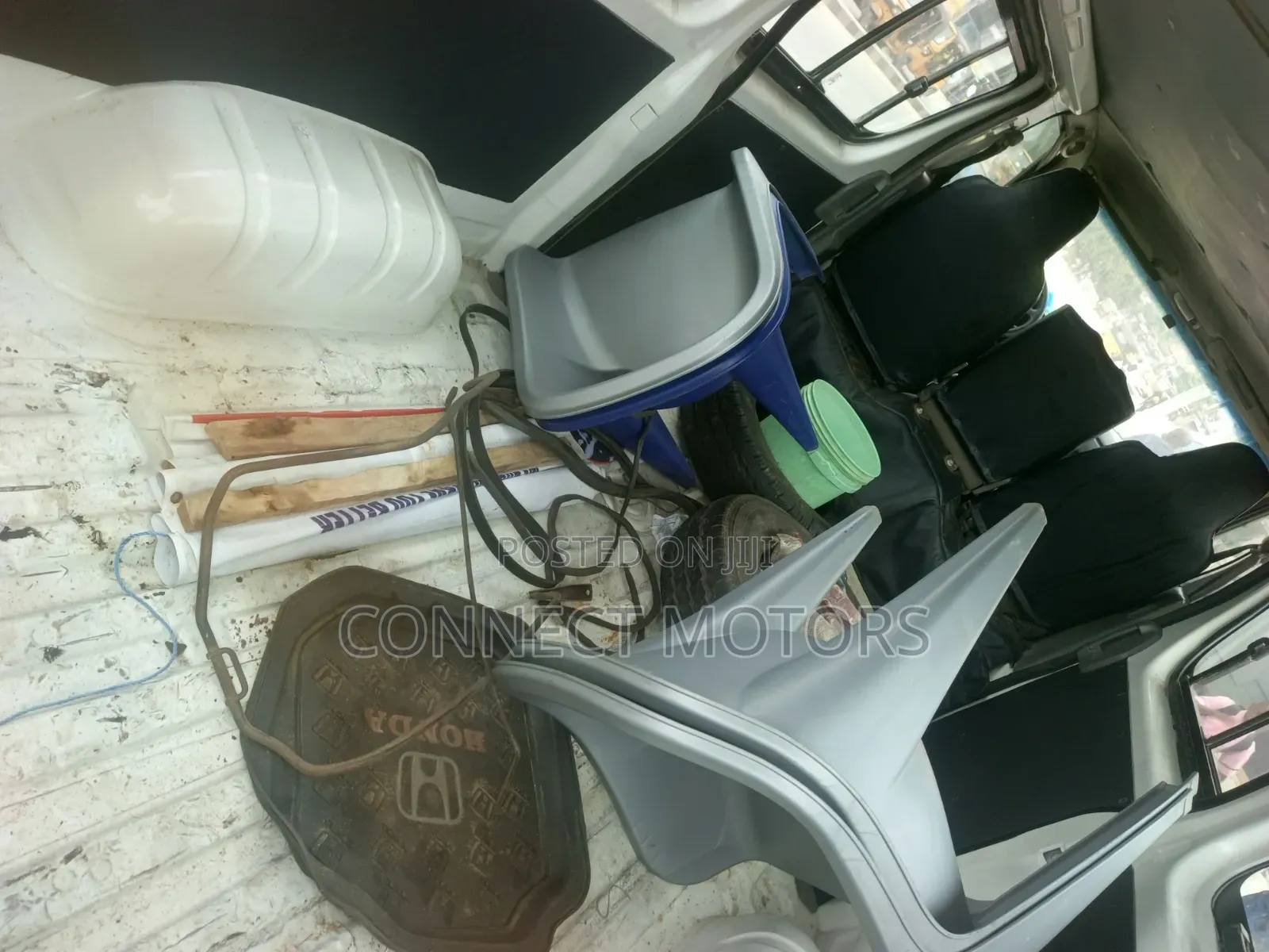 Toyota HiAce 2011 White