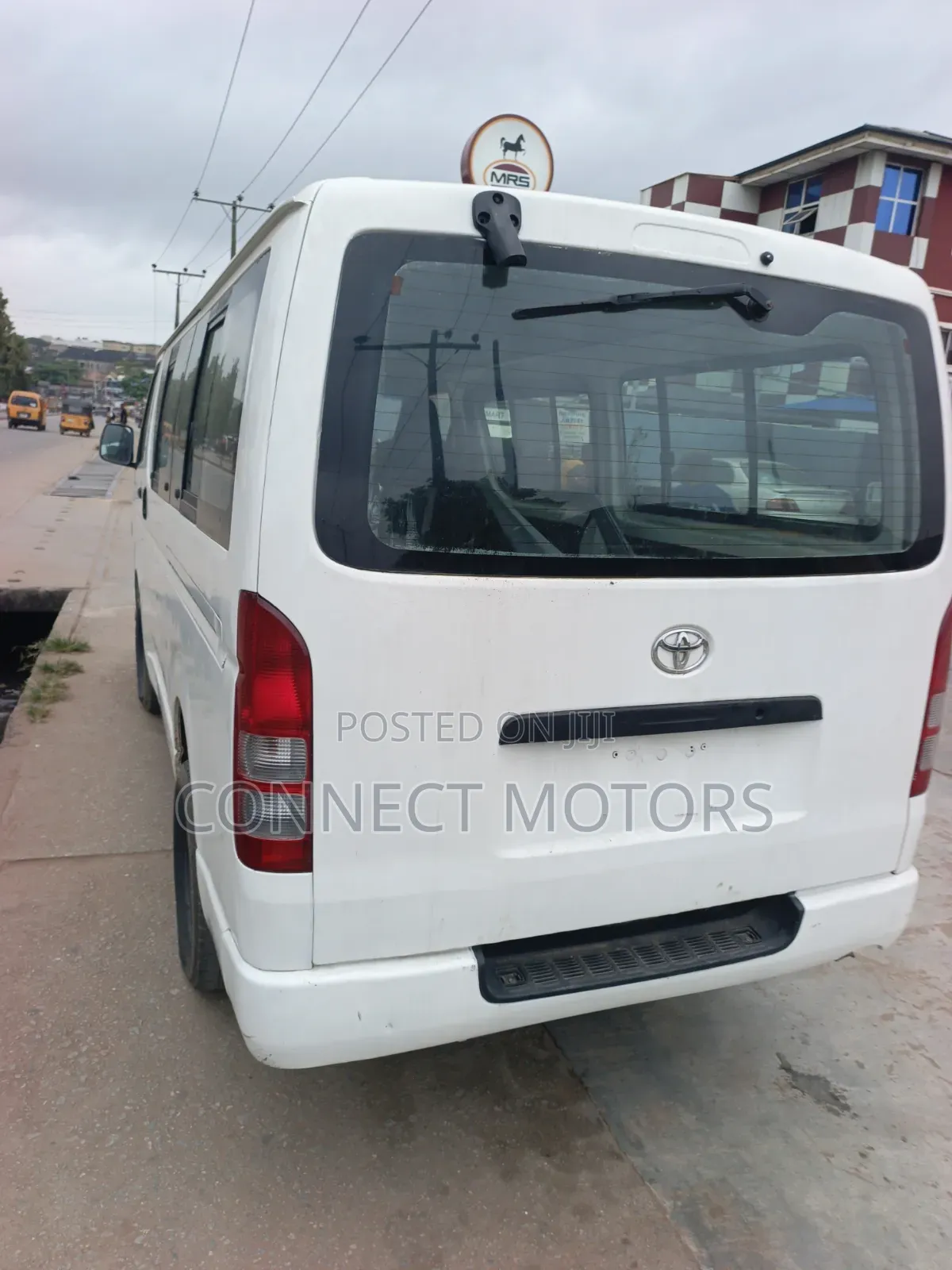 Toyota HiAce 2011 White