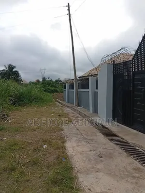 3bdrm Bungalow in Ilekun Oda, Akure for sale