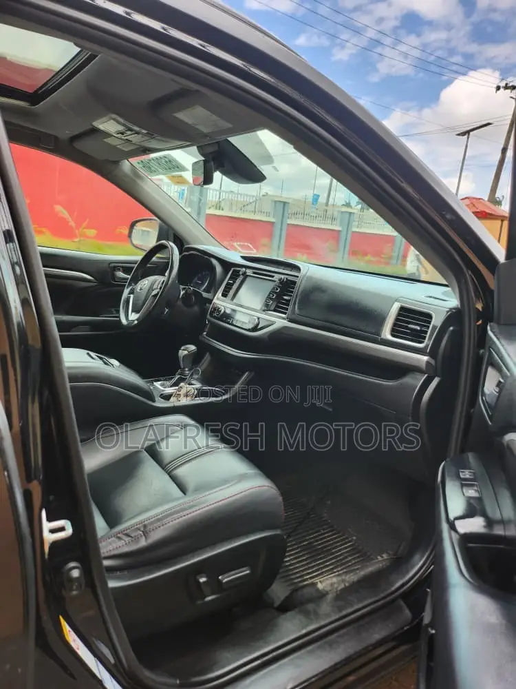 Toyota Highlander SE 2019 Black