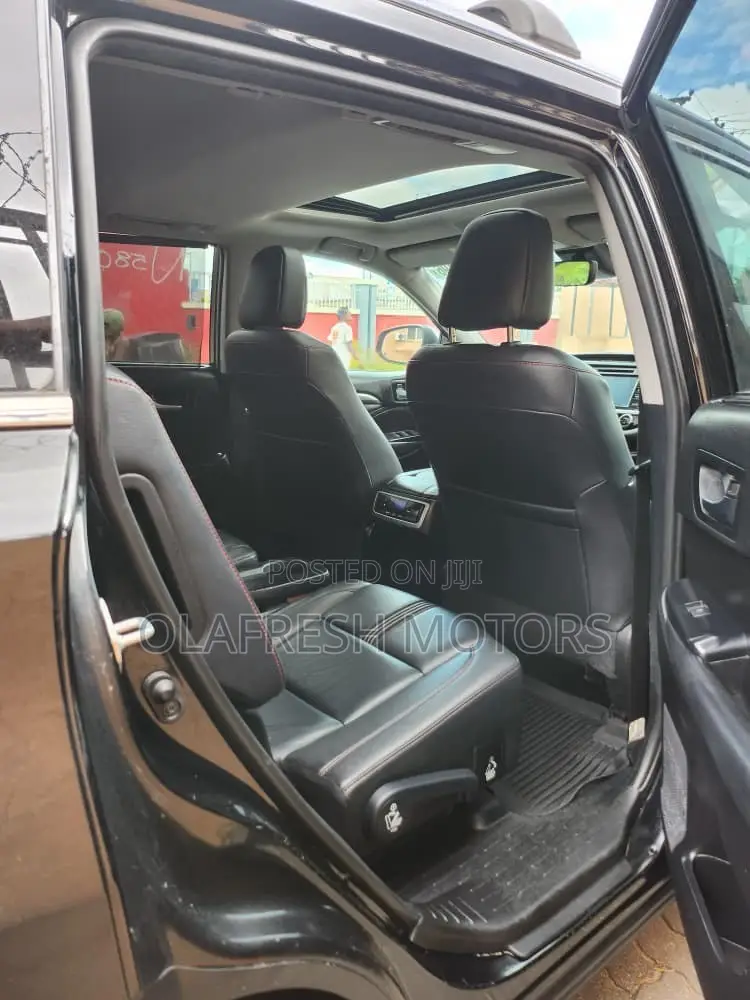 Toyota Highlander SE 2019 Black