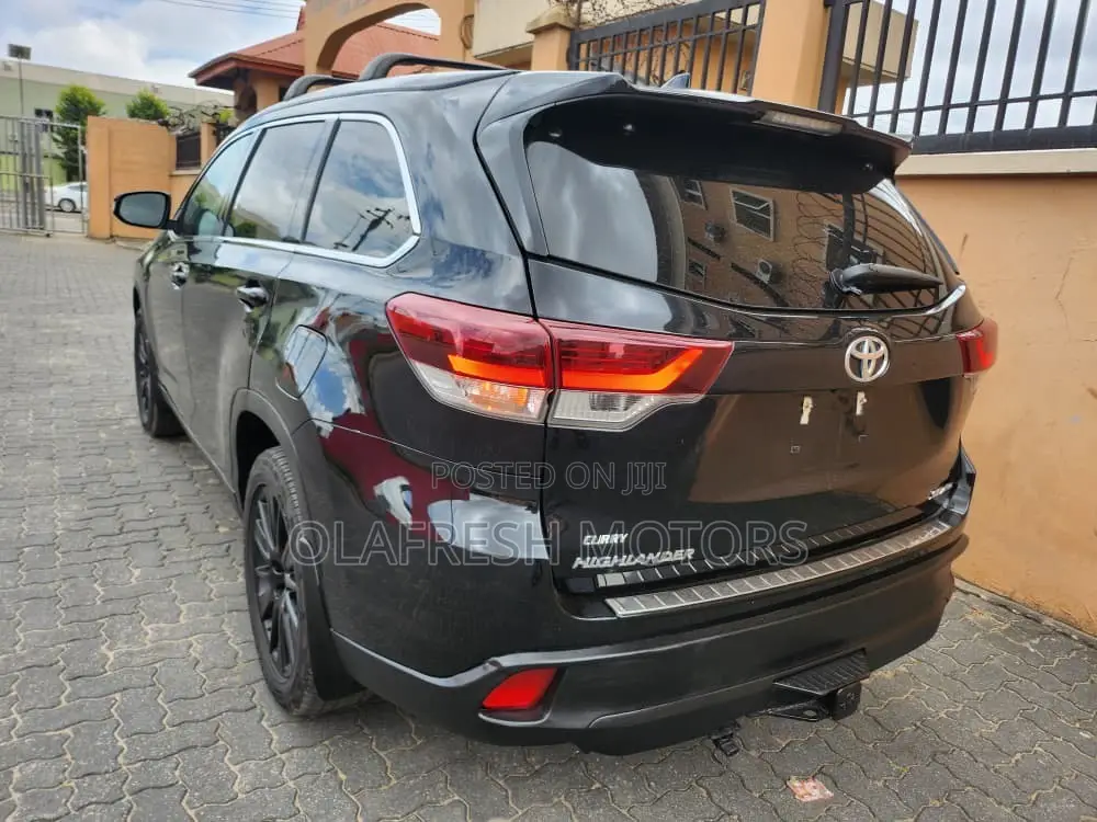 Toyota Highlander SE 2019 Black