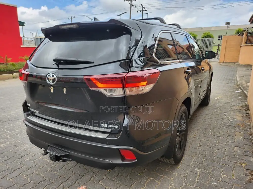 Toyota Highlander SE 2019 Black
