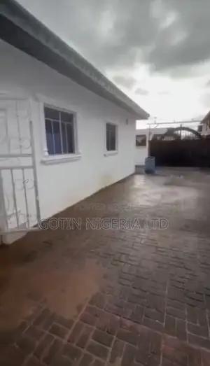 3bdrm Block of Flats in Gotin Nigeria Ltd, Benin City for sale