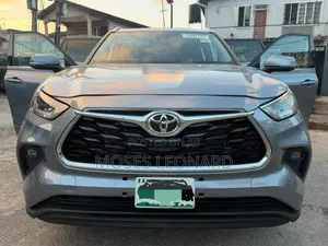 Toyota Highlander XLE 2022 Gray
