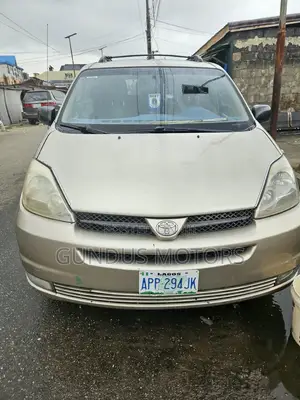 Toyota Sienna XLE AWD 2006 Gold
