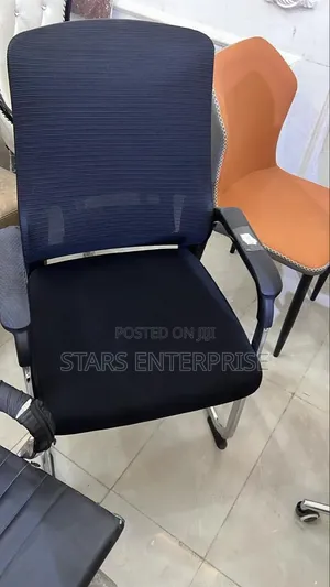 Exquisite Visitors Chair / Office Chair